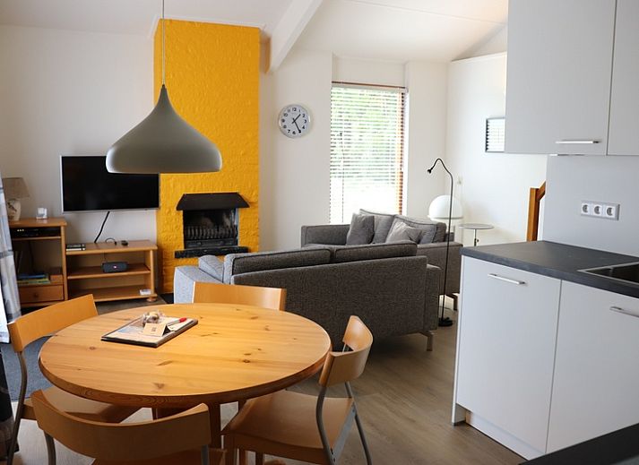 Buitenzijde van Vakantiehuis Gortersmient 330 in De Dennen, Texel met ruime tuin en zitgelegenheid.