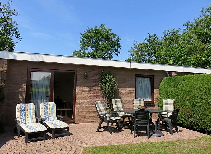 Geniessen Sie die Sonne auf der Terrasse des Bungalowparks Uterste Coogh, Bungalow 116 in De Dennen, Texel.