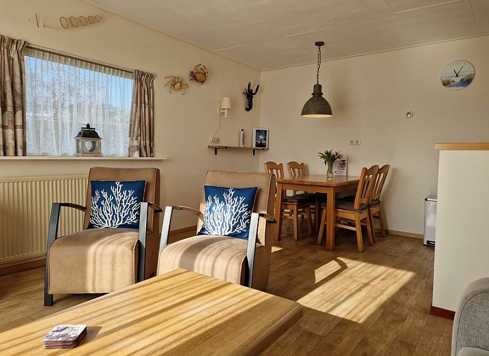 Geniessen Sie die Sonne auf der Terrasse des Bungalowparks Uterste Coogh, Bungalow 116 in De Dennen, Texel.