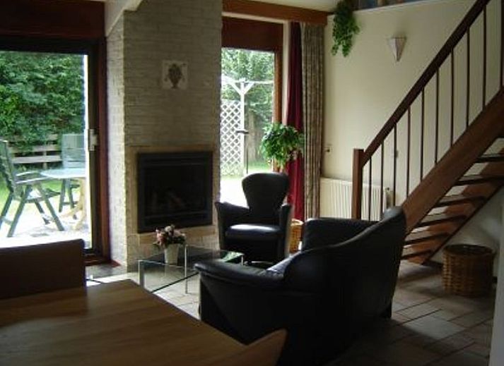 Vakantiehuis Gortersmient 356 in De Dennen Texel met zonnig terras en comfortabele tuinset.