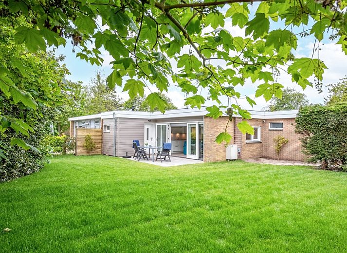 Bungalowpark Uterste Coogh - Bungalow 82 - De Luwte mit gruenem Garten in De Dennen, Texel, Wadden Inseln.