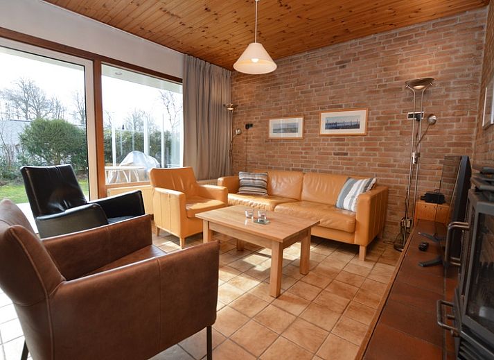 Ferienhaus de Parel 204 in De Dennen, Texel mit grosser Veranda und gruener Umgebung.