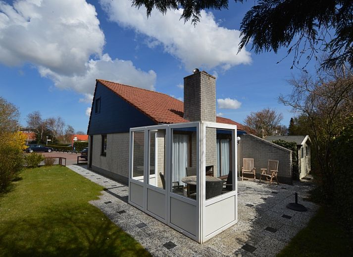 Bungalowpark Gortersmient vakantiehuis Gortersmient 240 in De Dennen Texel met zonnig terras en groene tuin.