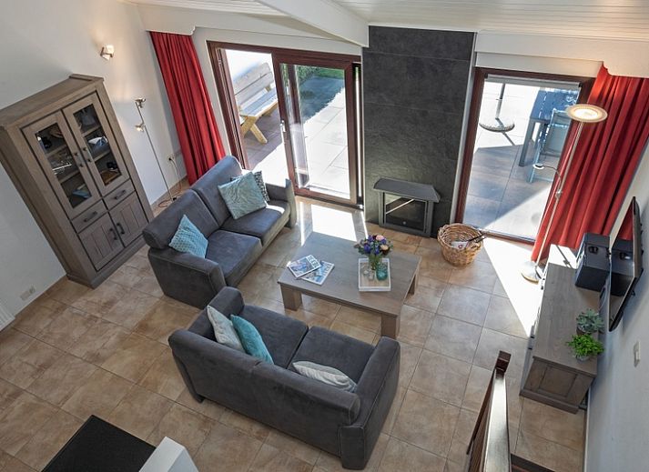 Vacation home Gortersmient 270 in De Dennen, Texel with spacious garden and modern architecture.