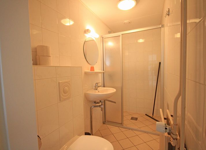 Stijlvolle eetruimte in Appartement Bos en Duin 12, De Dennen, Texel, ideaal voor gezellige maaltijden.