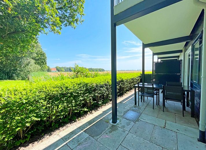 Open keuken en eetgedeelte in Appartement Bos en Duin 15, De Dennen, Texel, ideaal voor gezellige maaltijden.