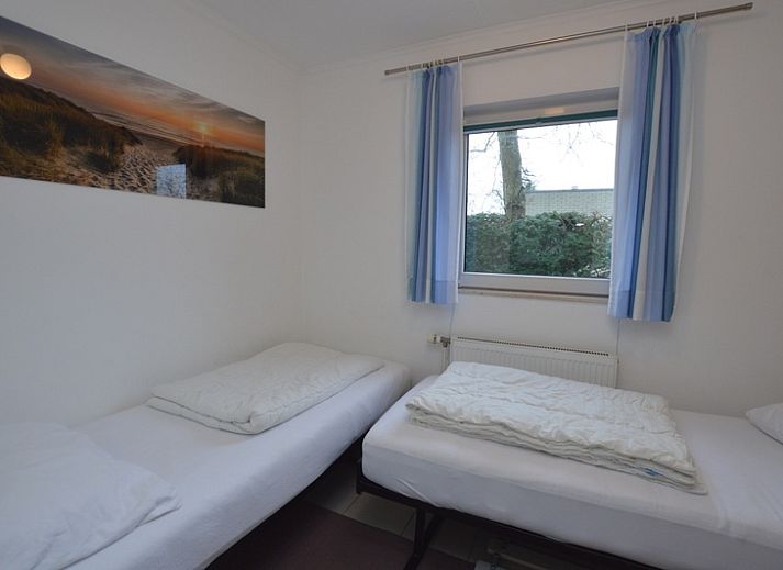 Comfortabele zithoek in Vakantiehuis de Parel 194, De Dennen, Texel met veel natuurlijk licht.