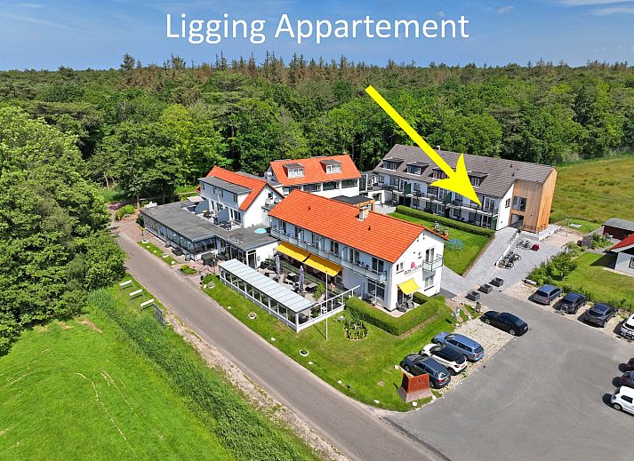 Lichte woonkamer van Appartement Bos en Duin 29 in De Dennen, Texel, ideaal vakantiehuis op de Waddeneilanden.