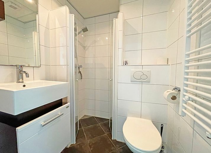 Helle Wohnraeume im Appartement Bos en Duin 17, einer Ferienunterkunft auf Texel.