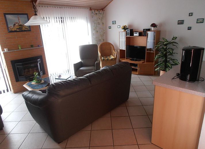 Geniet van het zonnige terras bij Vakantiehuis Gortersmient 298 in De Dennen, Texel. Perfect voor ontspanning op de Waddeneilanden.