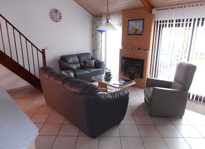 Ruime groene tuin bij Vakantiehuis Gortersmient 298 in De Dennen, Texel. Ideaal voor buitenactiviteiten op de Waddeneilanden.