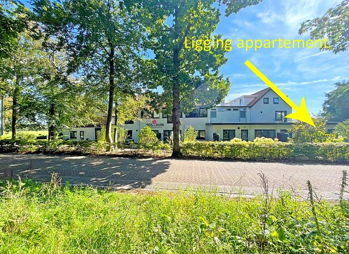 Stilvolle Sitzecke im Apartment Bos en Duin 04, De Dennen, Texel, mit moderner Einrichtung und einladender Atmosphaere.