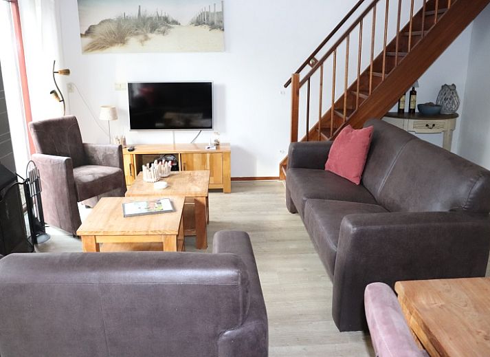 Gemuetliche Terrasse im Ferienhaus Gortersmient 252, De Dennen, Texel, ideal fuer Mahlzeiten im Freien auf den Watteninseln.