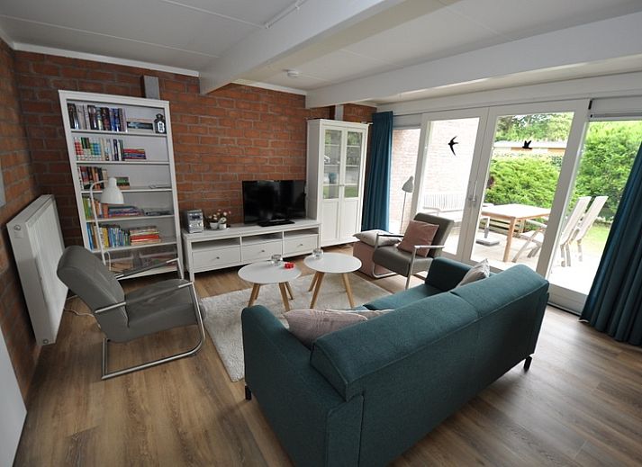 Bungalow Verste Coogh 62 in De Dennen, Texel met zonnig terras en groene tuin, ideaal vakantiehuis op de Waddeneilanden.