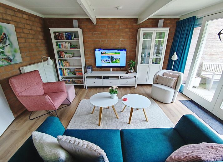 Vakantiewoning Bungalow Verste Coogh 62, De Dennen, Texel met ruime oprit en omringende natuur, perfect voor een ontspannen verblijf.