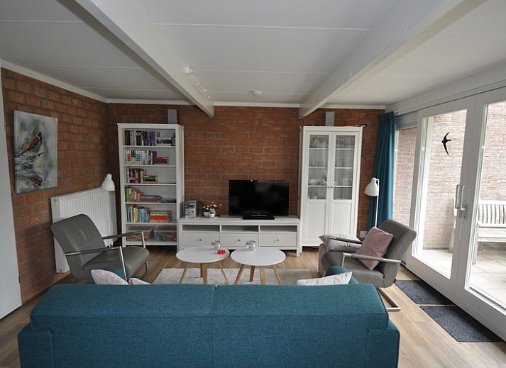 Vakantiewoning Bungalow Verste Coogh 62, De Dennen, Texel met ruime oprit en omringende natuur, perfect voor een ontspannen verblijf.