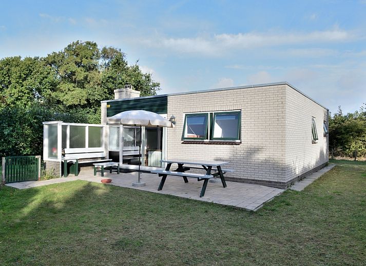 Vakantiehuis de Parel 200 in De Dennen Texel met zonnige tuin en terras.