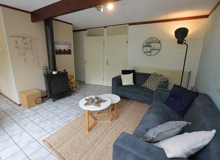 Bungalow Verste Coogh 56 in De Dennen, Texel, met ruime tuin en terras voor ontspanning op de Waddeneilanden.