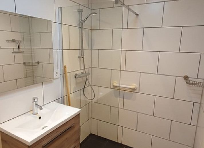 Weizicht Texel vakantiehuis in De Dennen, Texel met groene tuin en uitzicht op weelderige natuur op de Waddeneilanden.