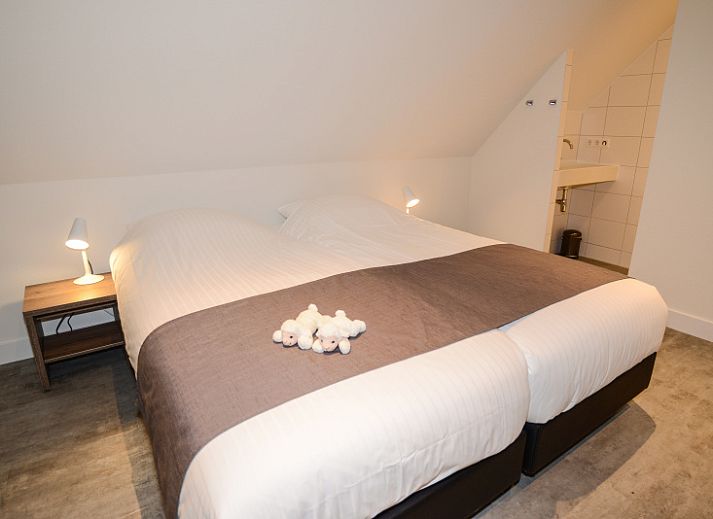 Ferienhaus im Bungalowpark 't Hoogelandt - De Zandkes, De Dennen, Texel mit schoener Architektur und grossem Garten.