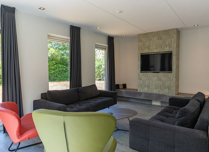 Ferienhaus im Bungalowpark 't Hoogelandt - De Zandkes, De Dennen, Texel mit schoener Architektur und grossem Garten.