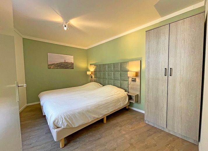 Gezellige zithoek in Appartement Bos en Duin 09, De Dennen, Texel, perfect voor ontspanning na een dagje Waddeneilanden.