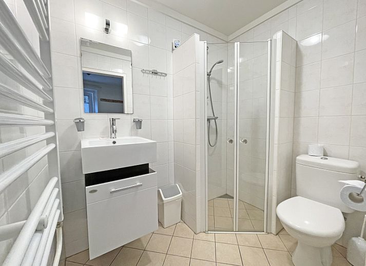 Gezellige zithoek in Appartement Bos en Duin 09, De Dennen, Texel, perfect voor ontspanning na een dagje Waddeneilanden.