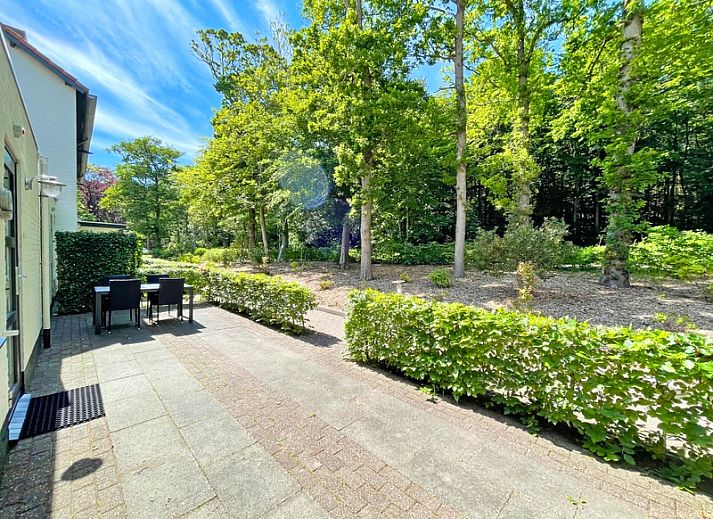 Ruime eetkamer in Appartement Bos en Duin 09, De Dennen, Texel, ideaal voor familiediners en gezellig samenzijn.