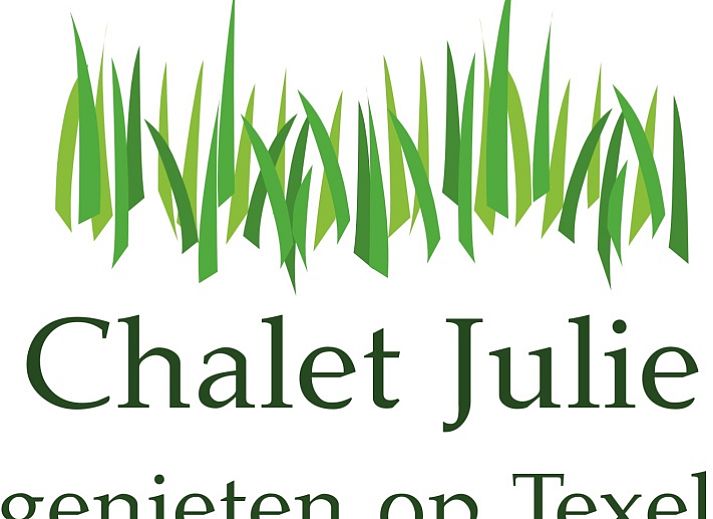 Geniet van de zon op het terras van Chalet Julie, Vakantiepark de Bremakker in De Dennen, Texel, een prachtig vakantiehuis op de Waddeneilanden.