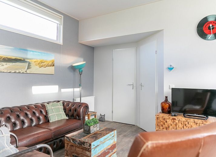 Geniet van de zon op het terras van Chalet Julie, Vakantiepark de Bremakker in De Dennen, Texel, een prachtig vakantiehuis op de Waddeneilanden.