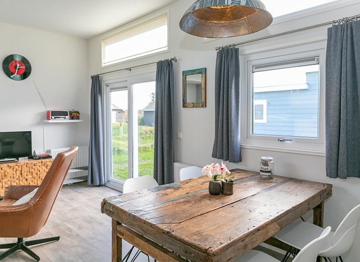 Plattegrond van Chalet Julie in Vakantiepark de Bremakker, De Dennen, Texel. Ruime indeling met slaapkamers en keuken voor een comfortabel verblijf.