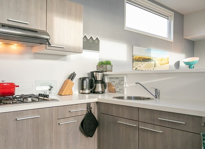 Plattegrond van Chalet Julie in Vakantiepark de Bremakker, De Dennen, Texel. Ruime indeling met slaapkamers en keuken voor een comfortabel verblijf.