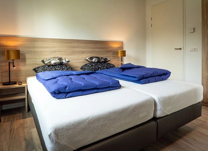 Ruime tuin bij villa in Vakantiepark De Koorn-aar, De Dennen, Texel, voor een rustige vakantie.