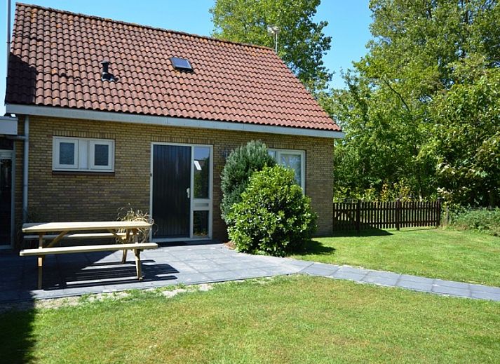Vacation home Gerritslanderdijkje 146 - Salty Dog in De Dennen, Texel with green garden and terrace.