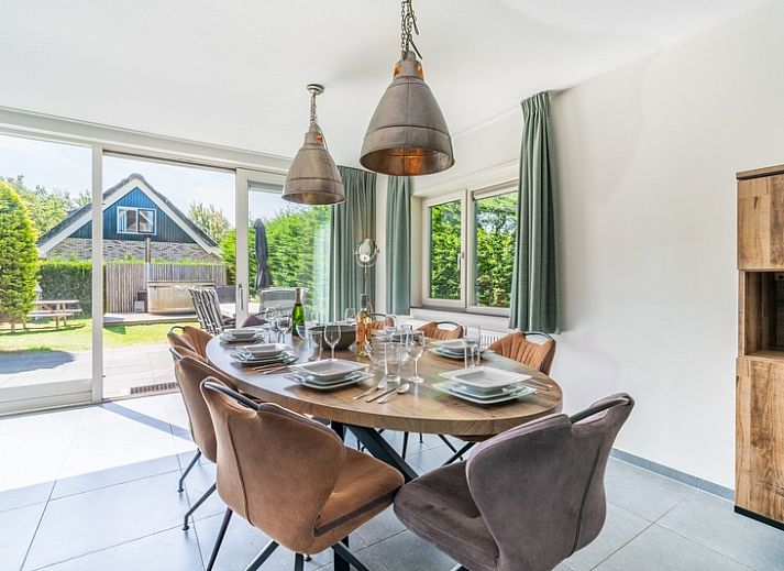 Geniessen Sie den Garten im Bungalowpark 't Hoogelandt - Villa 126 mit Whirlpool und Sauna in De Dennen, Texel. Perfekt zum Entspannen in der Natur.