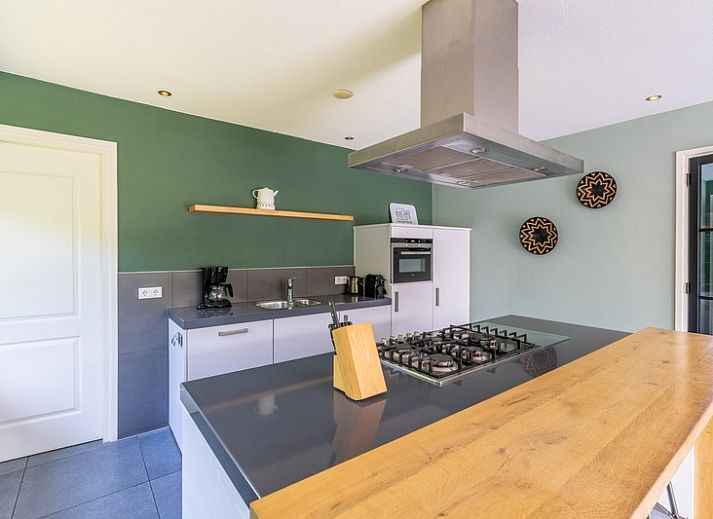 Geniessen Sie den Garten im Bungalowpark 't Hoogelandt - Villa 126 mit Whirlpool und Sauna in De Dennen, Texel. Perfekt zum Entspannen in der Natur.