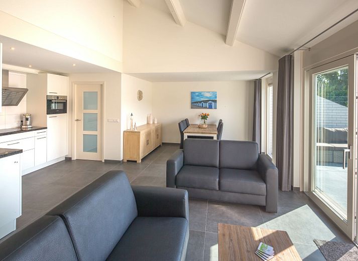 Geniet van de ruime tuin bij vakantiehuis Gortersmient 206 in De Dennen, Texel.