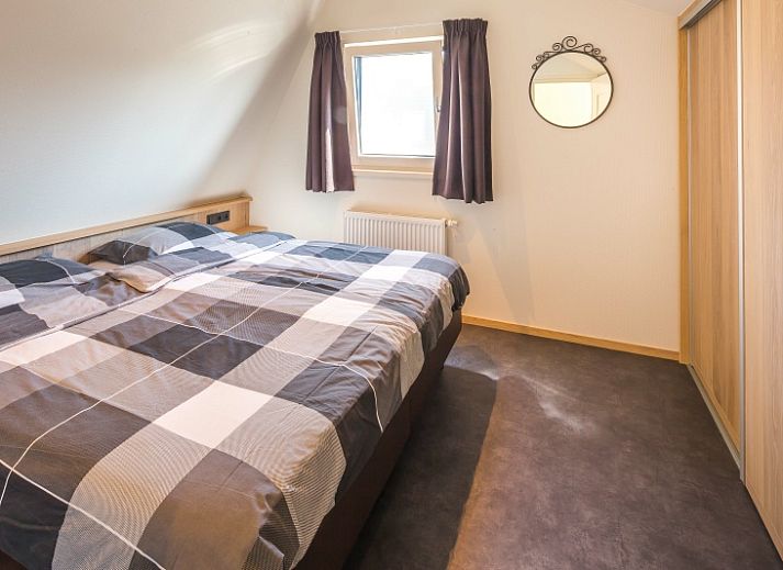 Ontspan op het zonnige terras van Bungalowpark Gortersmient in De Dennen, Texel.