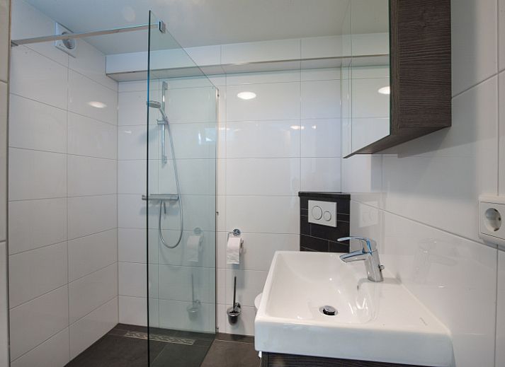 Gemuetlicher Garten mit Sitzgelegenheiten in Gortersmient 310, Bungalowpark Gortersmient, De Dennen, Texel, ideal zum Entspannen.