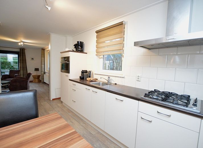 Spacious living room of Holiday home de Parel 214 in De Dennen, Texel, with comfortable seating area.