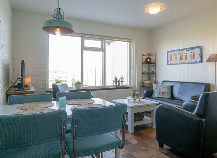 Ferienhaus Hans in De Dennen, Texel mit grossem Garten und charakteristischem Dach.