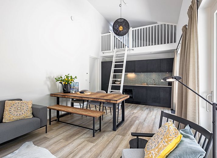 Tormentil vakantiehuis in De Dennen, Texel met zonnig terras en groene tuin.