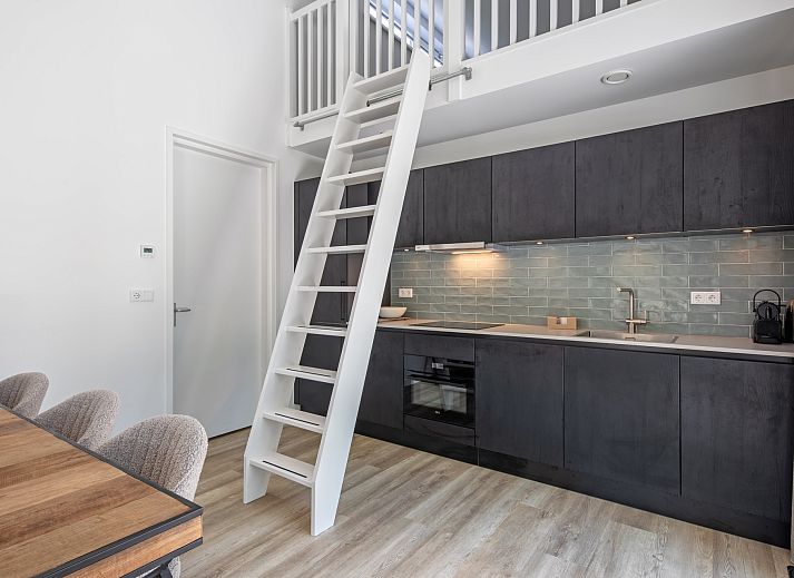 Ruim terras bij Tormentil vakantieaccommodatie in De Dennen, Texel.