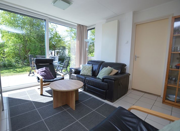 Das Ferienhaus de Parel 262 liegt mitten im Gruenen in De Dennen, Texel. Perfekt fuer Entspannung auf den Watteninseln.