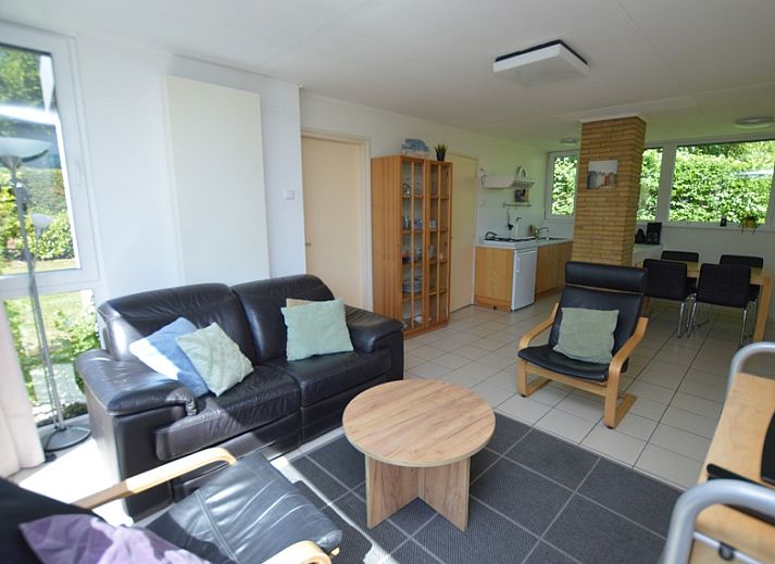 Das Ferienhaus de Parel 262 liegt mitten im Gruenen in De Dennen, Texel. Perfekt fuer Entspannung auf den Watteninseln.