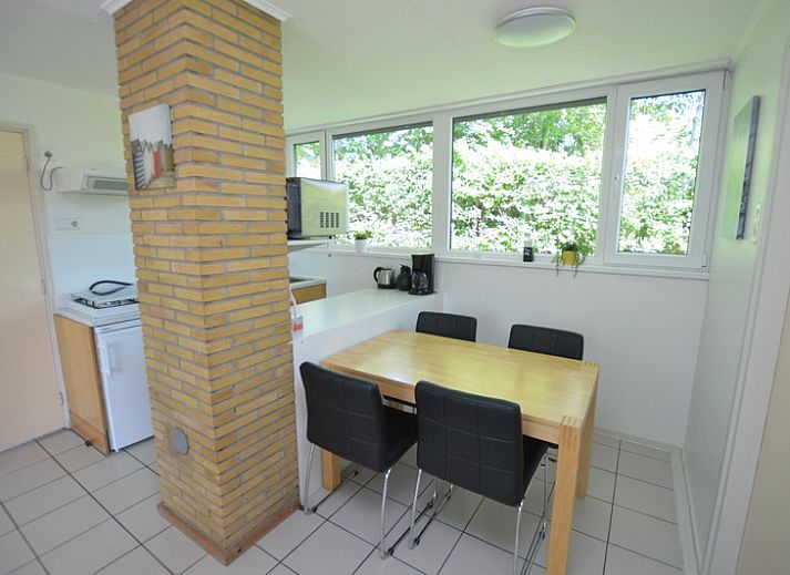 Gemuetliches Wohnzimmer im Ferienhaus de Parel 262, De Dennen, Texel. Ideal fuer einen erholsamen Aufenthalt auf den Watteninseln.