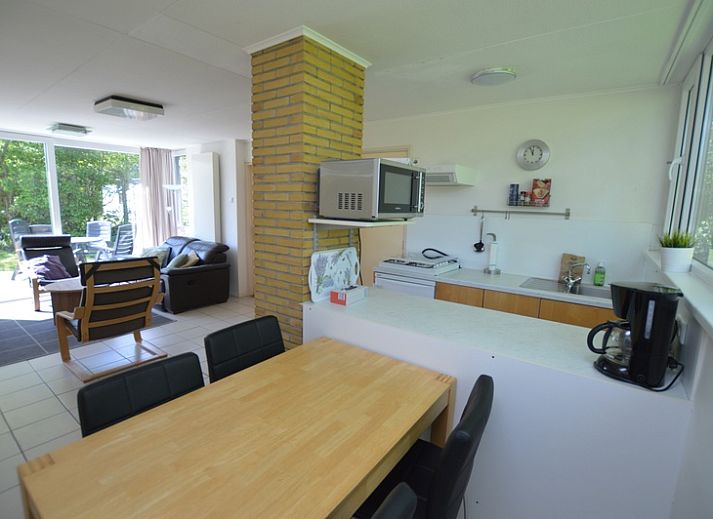 Gemuetliches Wohnzimmer im Ferienhaus de Parel 262, De Dennen, Texel. Ideal fuer einen erholsamen Aufenthalt auf den Watteninseln.