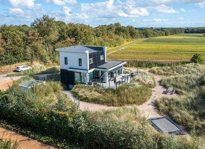 Die Strandvilla Hygge in De Dennen, Texel, bietet ein modernes Ferienhauserlebnis inmitten der weiten Natur auf den Watteninseln.