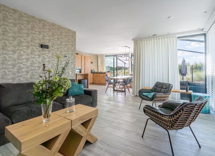 Die Strandvilla Hygge in De Dennen, Texel, bietet ein modernes Ferienhauserlebnis inmitten der weiten Natur auf den Watteninseln.