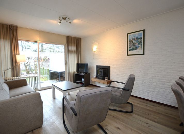 Ferienhaus de Parel 196 in De Dennen, Texel mit gruenem Garten und moderner Architektur.